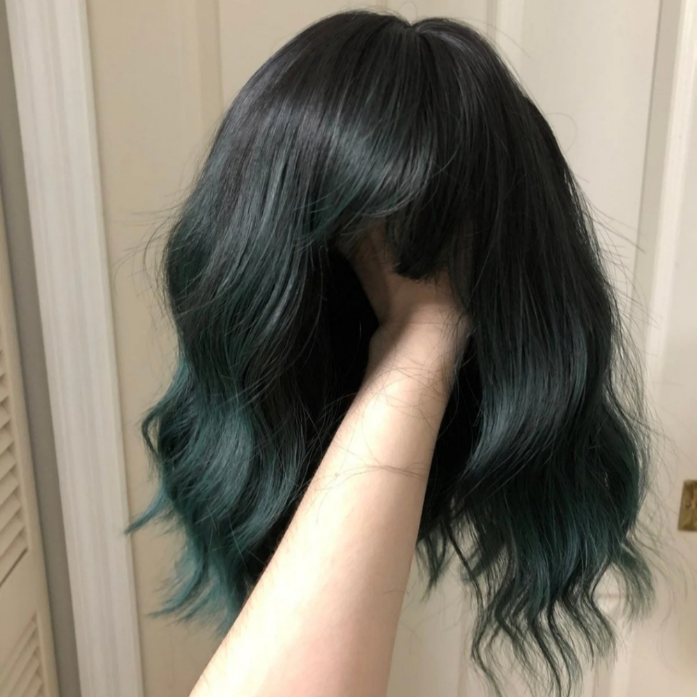 Short Shoulder Length Black and Green Wavy Ombre Wig. Brand new with tags.